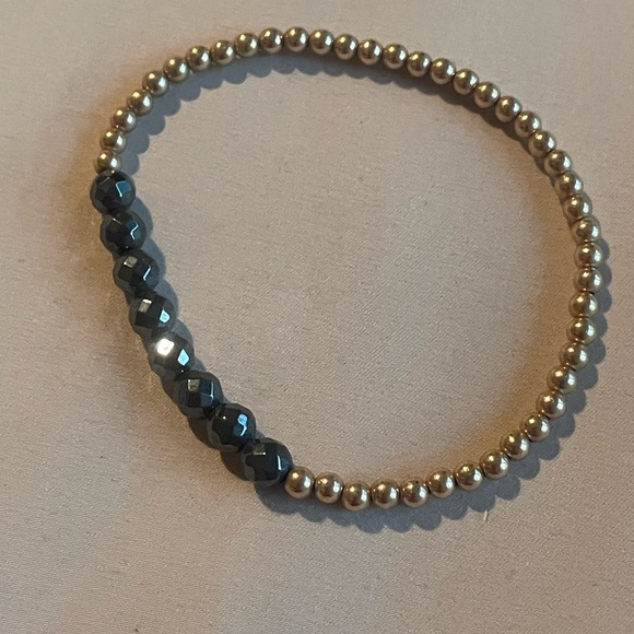 Gold and Black Beaded Bracelet - Picture 6 of 6